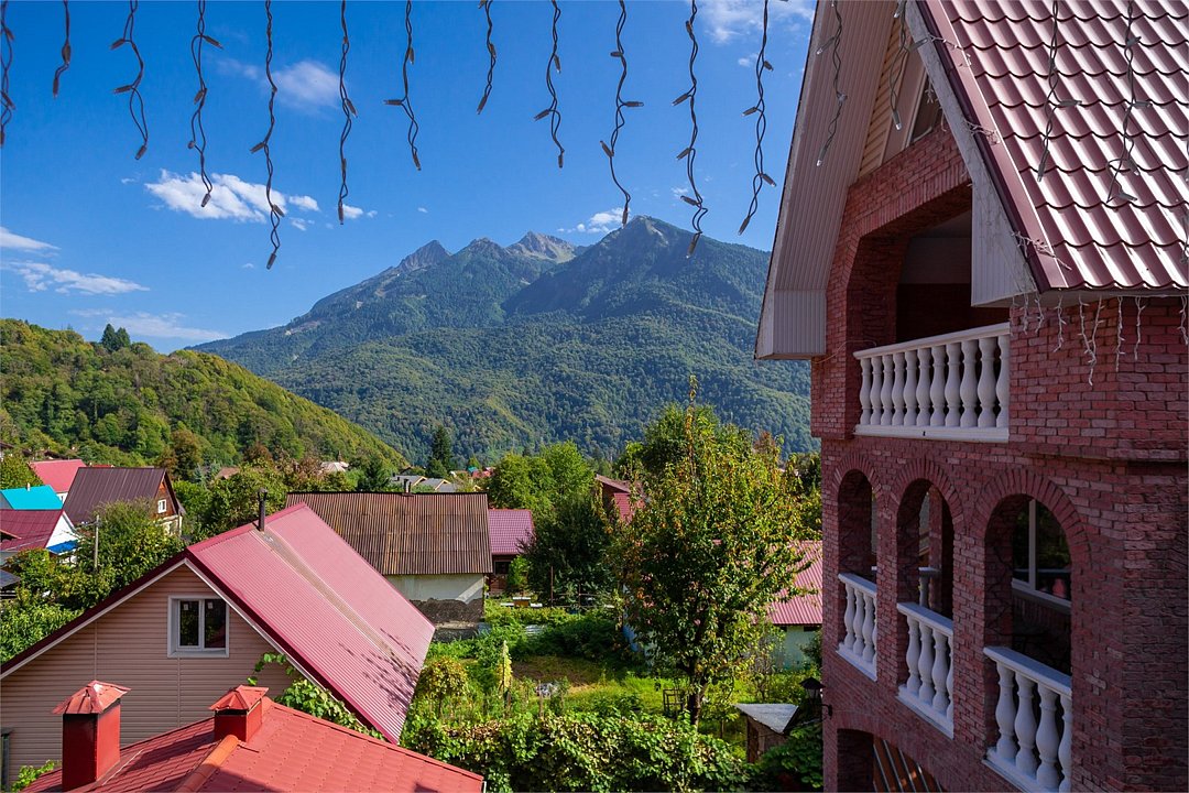 Люкс 4-местный 1-комнатный (с видом на горы)