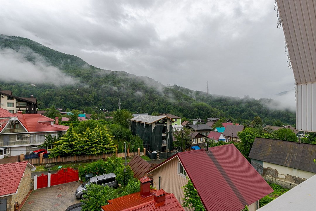 Люкс 4-местный 1-комнатный (с видом на горы)