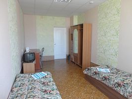Кровать в общем двухместном номере для мужчин и женщин, Гостиничный комплекс Маяк, Комсомольск-на-Амуре