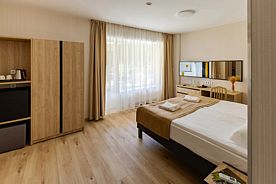 Двухместный номер Comfort с балконом двуспальная кровать, Курорт АМАКС Красная Пахра, Москва