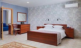 Двухместный люкс с 2 комнатами двуспальная кровать, СПА-отель COUNTRY RESORT, Вербилки