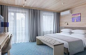 Двухместный люкс корпус 8 с 2 комнатами двуспальная кровать, СПА-отель COUNTRY RESORT, Вербилки