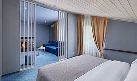 Двухместный люкс Bluz двуспальная кровать, СПА-отель COUNTRY RESORT, Вербилки