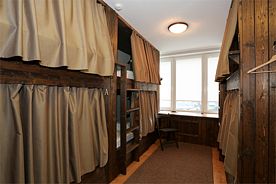 Кровать в шестиместном номере с ванной комнатой, KD Hostel, Калининград