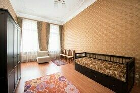 Комната с темной мебелью, Апарт-отель Юлана на Восстания, Санкт-Петербург