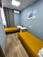 Двухместный с двумя кроватями (TWIN) с собственной ванной комнатой вне номера, Хостел "Город и Море", Владивосток