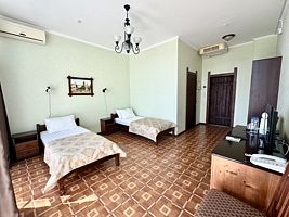 Улучшенный (1 категория с двумя односпальными кроватями), Парк-отель Прага, Алушта