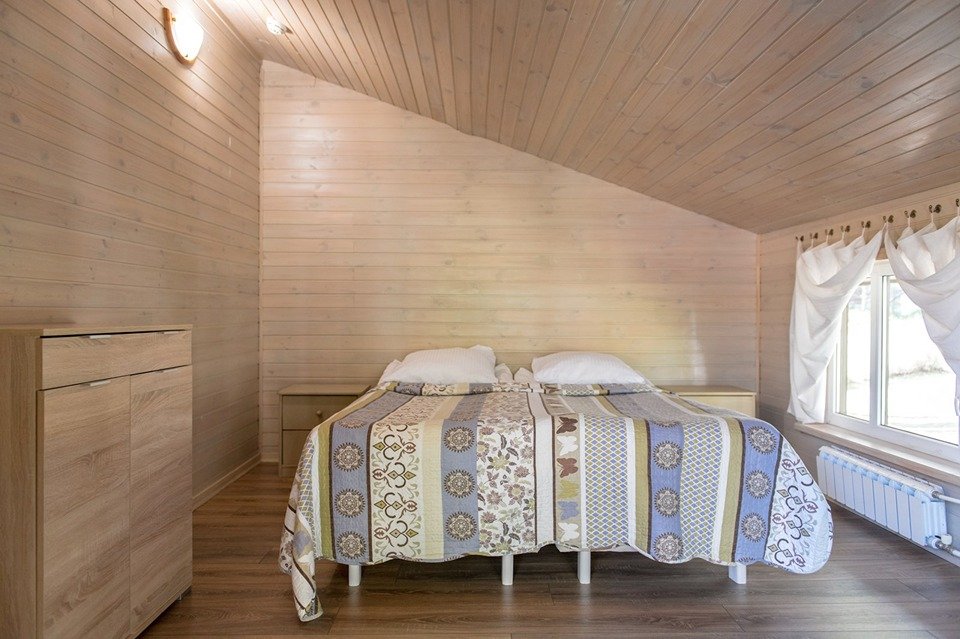 Коттедж 8-местный 4-комнатный (Компания)