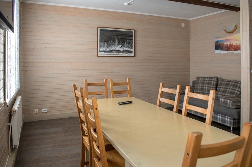 Коттедж 8-местный 4-комнатный (Компания)