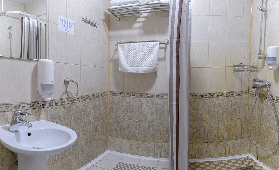 Коттедж 8-местный 4-комнатный (Компания)