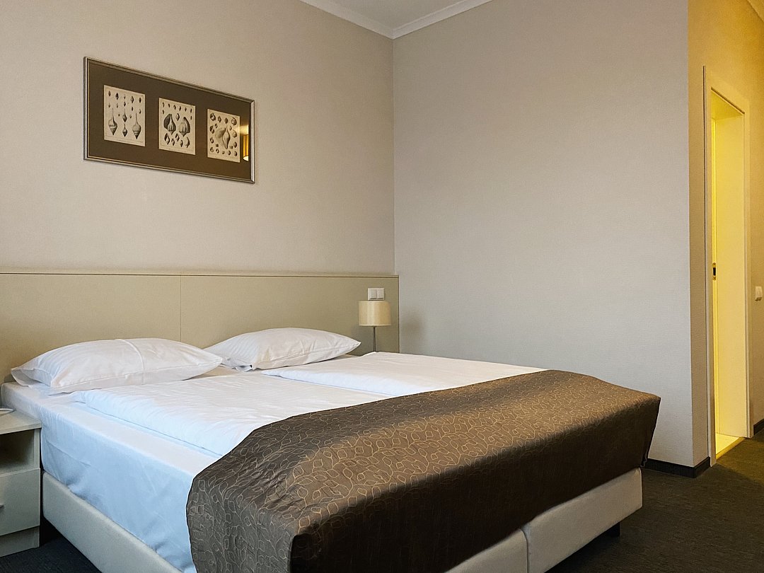 D71D4D2F-45BB-400D-9AE5-62402EF77F9A-C42768A6-640D-472E-89ED-8D19E415FA49