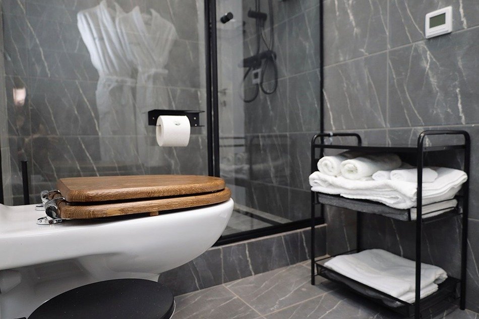 Коттедж 8-местный 3-комнатный (Полулюкс с двумя спальнями)