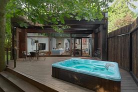 Двухэтажный коттедж с сауной №3, Гостиничный комплекс Berta Spa Village, деревня Ламишино