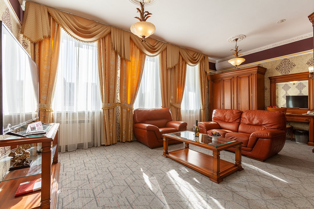 Люкс 2-местный 2-комнатный (с джакузи)