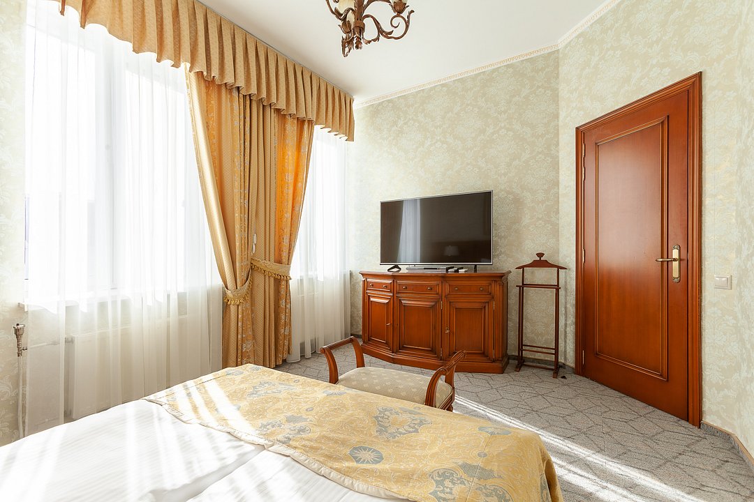 Люкс 2-местный 2-комнатный (с джакузи)