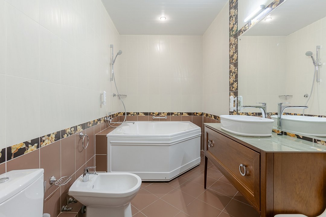 Люкс 2-местный 2-комнатный (с джакузи)