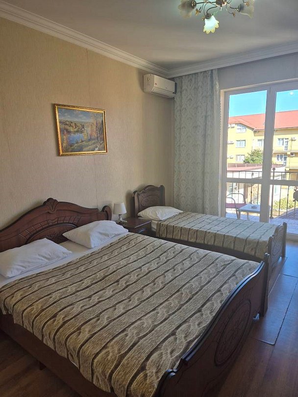 Стандартный 3-местный (с балконом)