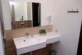 Двухместный люкс с 2 комнатами с балконом двуспальная кровать, Отель Усадьба Еловое , село Новоабзаково