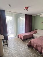 Стандартный двухместный с двумя кроватями и 1 дополнительным местом, с балконом, Отель Казачок, Архипо-Осиповка