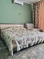Стандартный двухместный с двуспальной кроватью и 1 дополнительным местом, с балконом, Отель Казачок, Архипо-Осиповка