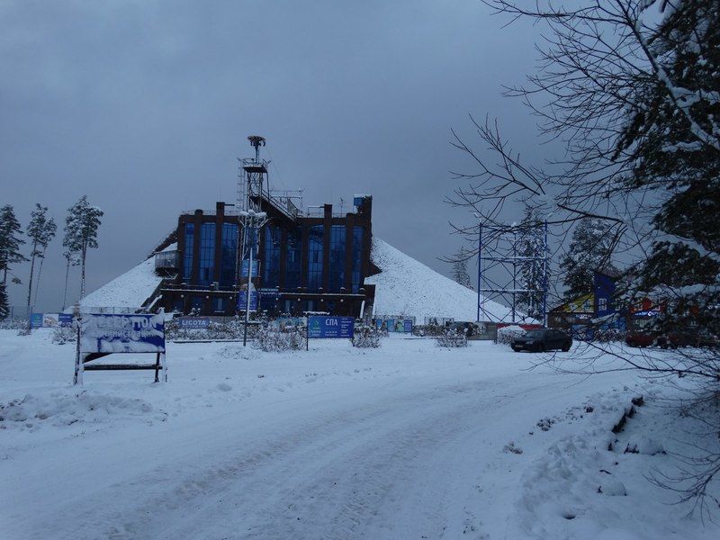 Курорт красное озеро веб камера. Красное озеро Коробицыно. Горнолыжный курорт красное озеро в Коробицыно. Санаторий красное озеро. Красное озеро Ленинградская область Коробицыно.