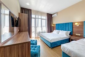 Стандарт 3х-местный с балконом, Отель Гранд Премьер, Геленджик