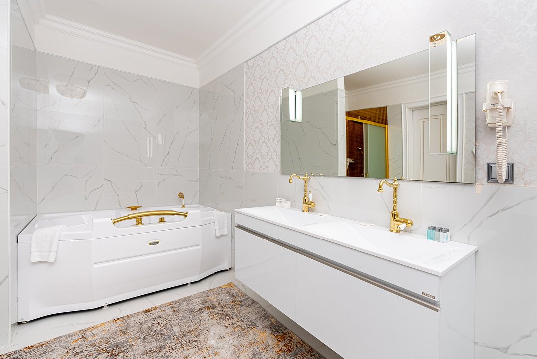 Люкс 4-местный 3-комнатный