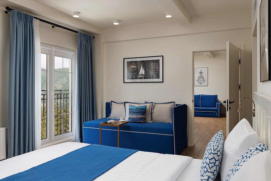 Люкс 2-местный 2-комнатный (вид на горы)