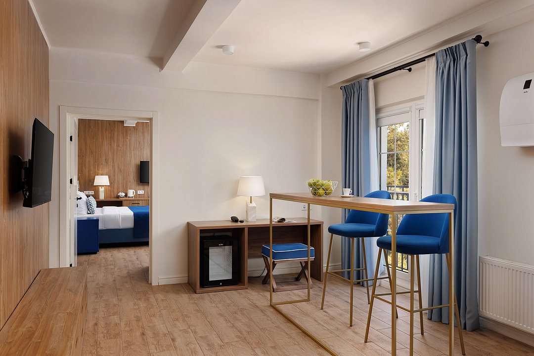 Люкс 2-местный 2-комнатный (вид на горы)