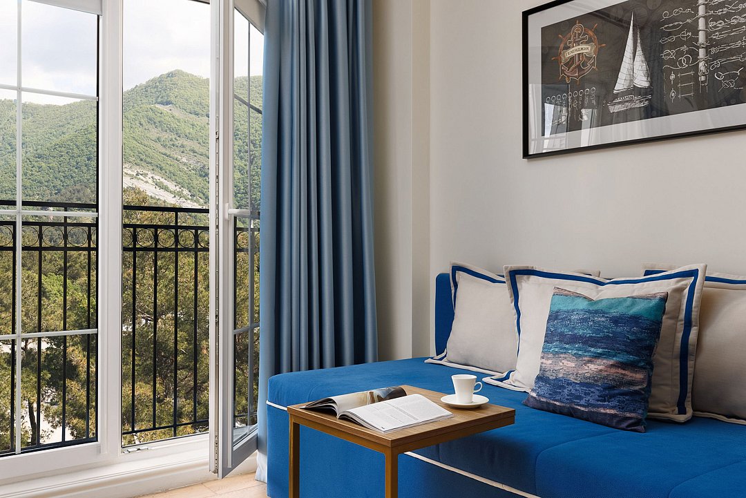 Люкс 2-местный 2-комнатный (вид на горы)