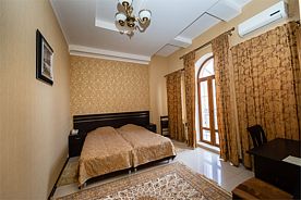 Полулюкс с балконом, Гостиница Крепость, Махачкала