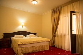Двухместный номер Comfort № 201, 209 двуспальная кровать, Отель Кристалл 139, Эльбрусский район