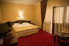 Двухместный номер Comfort № 205, 305 с балконом двуспальная кровать, Отель Кристалл 139, Эльбрусский район