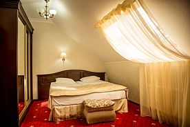 Двухместный люкс № 405 Мансарда с 2 комнатами двуспальная кровать, Отель Кристалл 139, Эльбрусский район