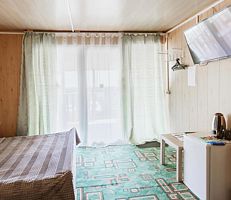 Трёхместный номер с панорамными окнами, Отель Altay Bereg, село Узнезя