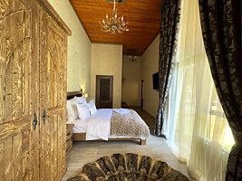 Двухместный люкс с террасой на 10 этаже двухкомнатный с видом на горы двуспальная кровать, Спа-отель Mr. Amore, Домбай