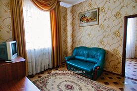 Комфорт dbl/диван+2х спальн. кров., Гостиница Снежная королева, Домбай