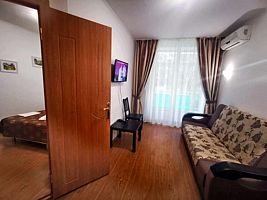 Двухместный номер Standard с 2 комнатами с балконом двуспальная кровать, Курортный Отель Южный, Туапсе