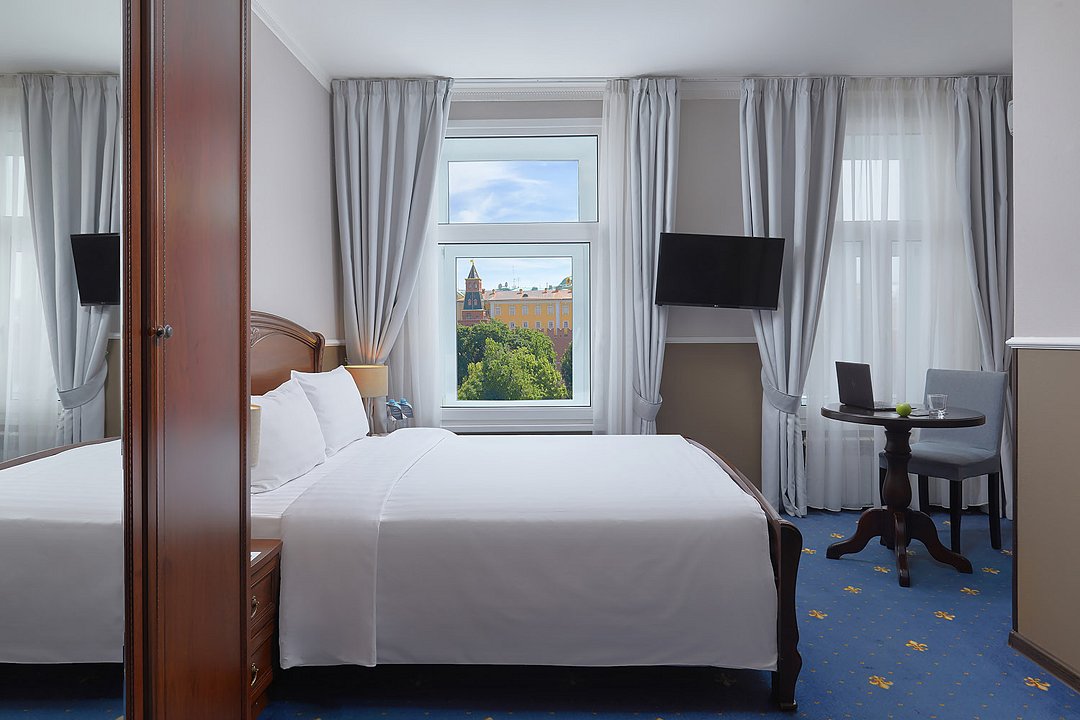 Стандартный 2-местный DBL/TWIN (c видом на Кремль)