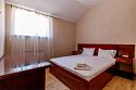 2-й Корпус 2х комнатный 5х местный Стандарт 2 двуспальные кровати + 1 раздельная кровать., Отель "Саквояж", Аксай