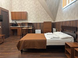 Двухместный номер с двуспальной кроватью и двумя доп.креслами, Гостиница "Объект 784", Казань