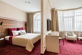 Luxe - двухкомнатный номер с большой кроватью и гостиной, Отель 1880, Санкт-Петербург