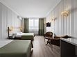 Семейный Полулюкс с 1 двуспальной и 1 односпальной кроватями, Отель KA ROYAL HOTEL, Мисайлово