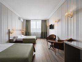 Семейный Полулюкс с 1 двуспальной и 1 односпальной кроватями, Отель KA ROYAL HOTEL, Мисайлово