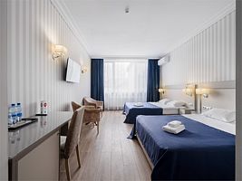 Семейный полулюкс с 2 двуспальными кроватями, Отель KA ROYAL HOTEL, Мисайлово