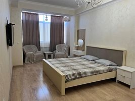 Максима Горького 85Б на 4 этаже код.95, Апартаменты Анти-Отель, Махачкала