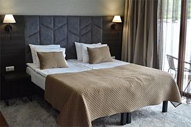 Делюкс с двуспальной кроватью с видом на озеро, Отель Villa Natali Abrau, Абрау-Дюрсо