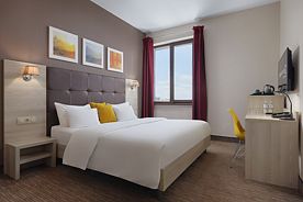 Стандартный номер с широкой двуспальной кроватью, Отель Golden Tulip Krasnodar, Краснодар