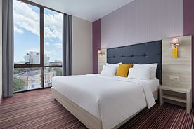 Делюкс с широкой двуспальной кроватью, Отель Golden Tulip Krasnodar, Краснодар
