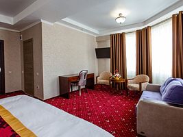 Люкс с одной двуспальной кроватью, Гостиница Версаль, Курган